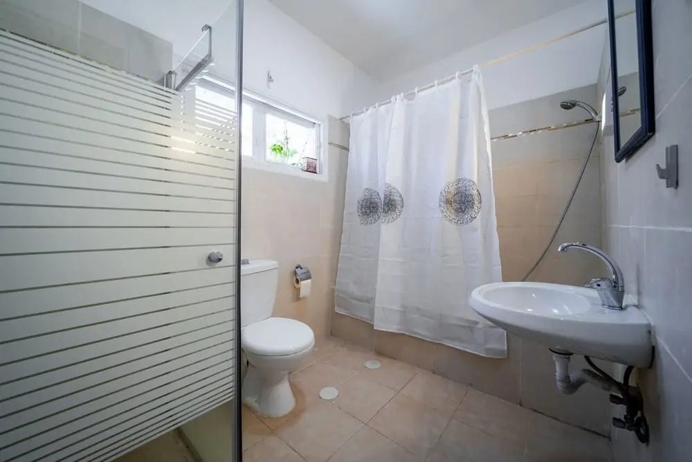 Spacious 4BD House w Pool in Hezliya