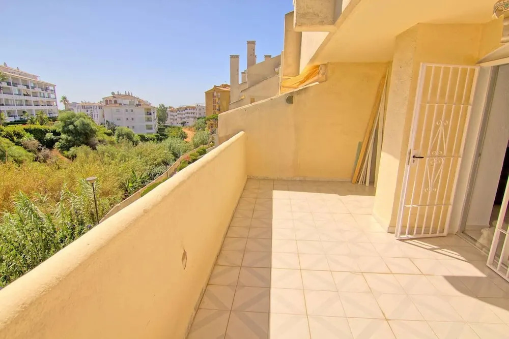 Apartment with 2 Bedrooms in Calahonda, with Pool Access And Terrace