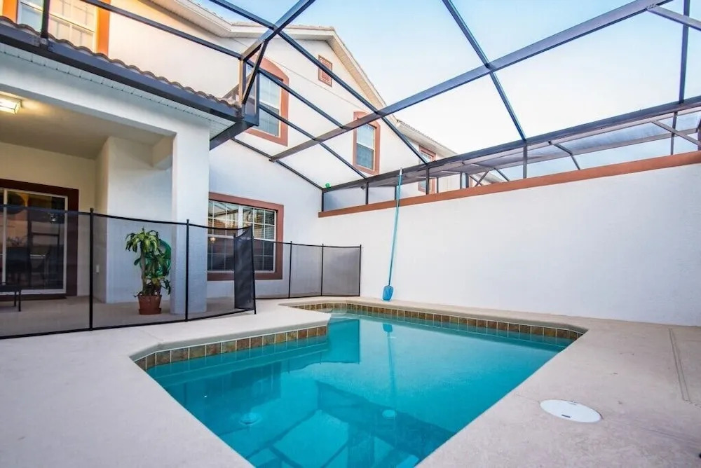 Stylish 4 Bed 3 Ba Pool Home