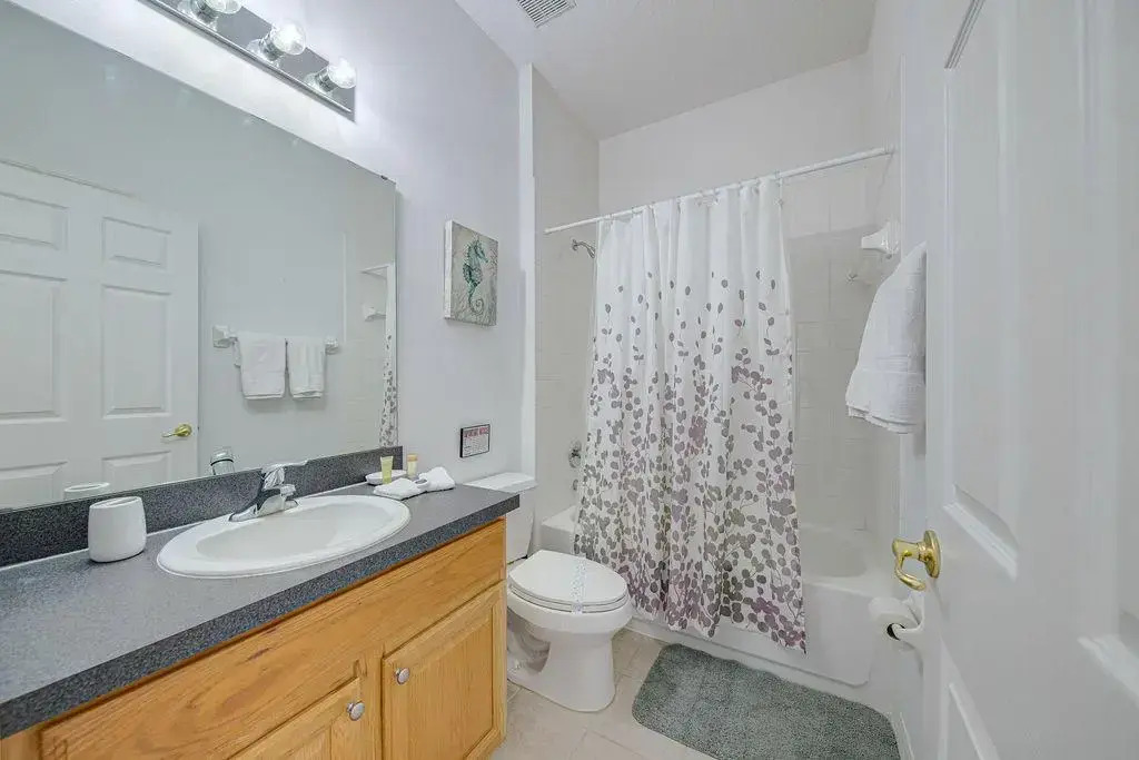 Newly Decorated 2023 5 Bedroom Private Home, Davenport, US