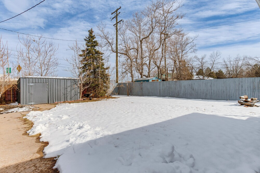 Covered Patio, Gas Grill & Yard: Sheridan Home!