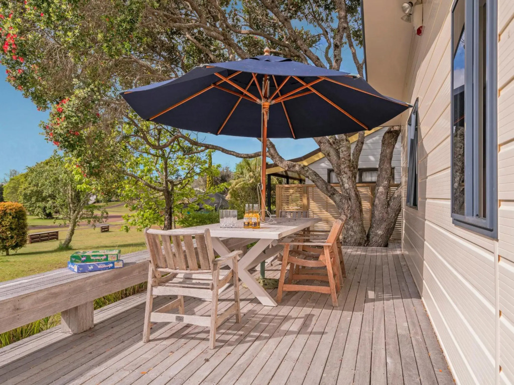 Upsides and Good Vibes - Pauanui Holiday Home