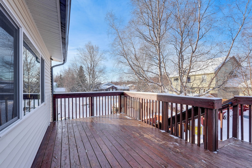 Hike, Bike & Ski! Cozy Anchorage Townhome