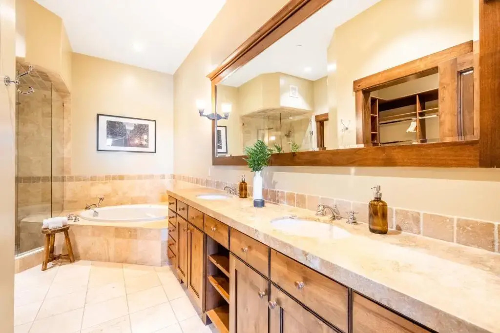Slopeside By AvantStay Stunning Home w Spa Close To The Slopes