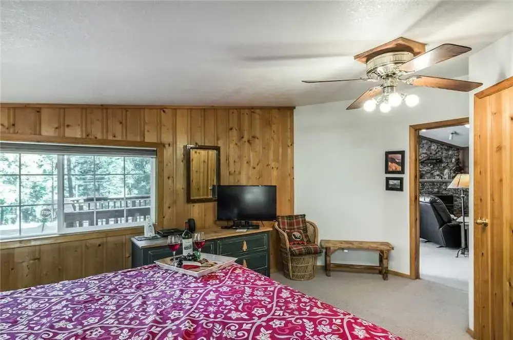 Main Stay - Four Bedroom Cabin with Hot Tub