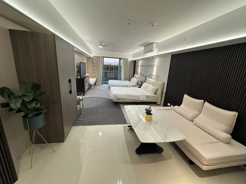 Luxury Penthouse & High-Floor Hotel near City of Dreams, Airport, Okada, and Solaire Casino