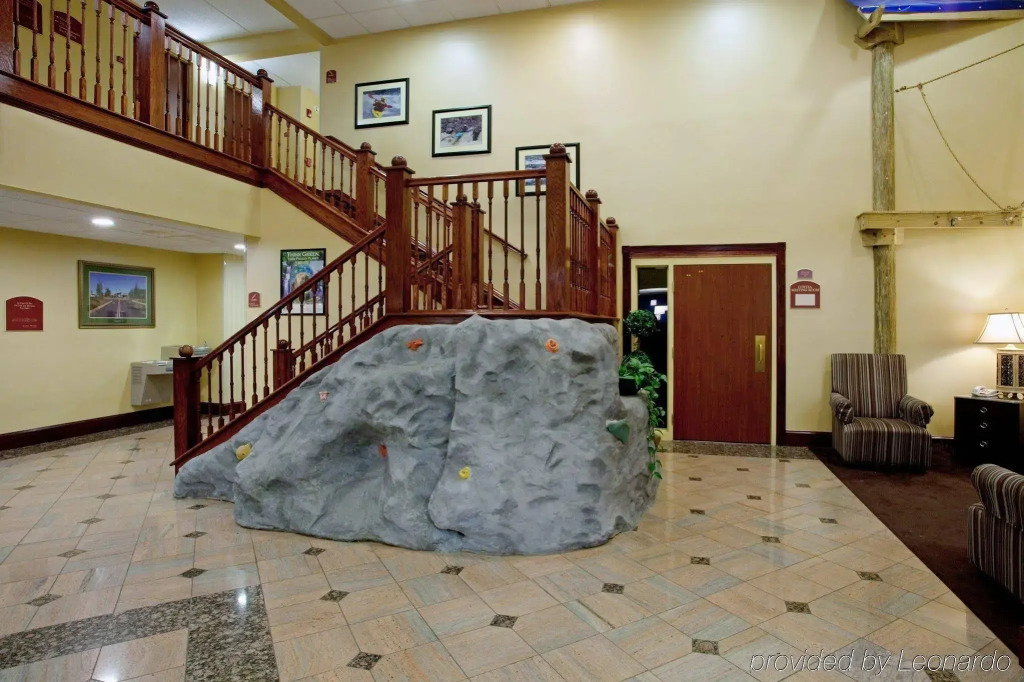 Holiday Inn Express & Suites Charlotte Arpt-Belmont by IHG
