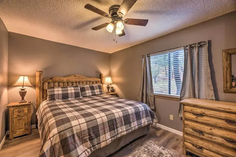 Rustic Ruidoso Cabin w/ Large Deck & Grill!