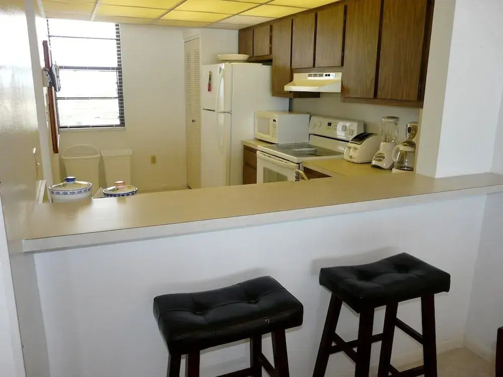 Eye-catching Beachfront Condo With Pool and Nice Views