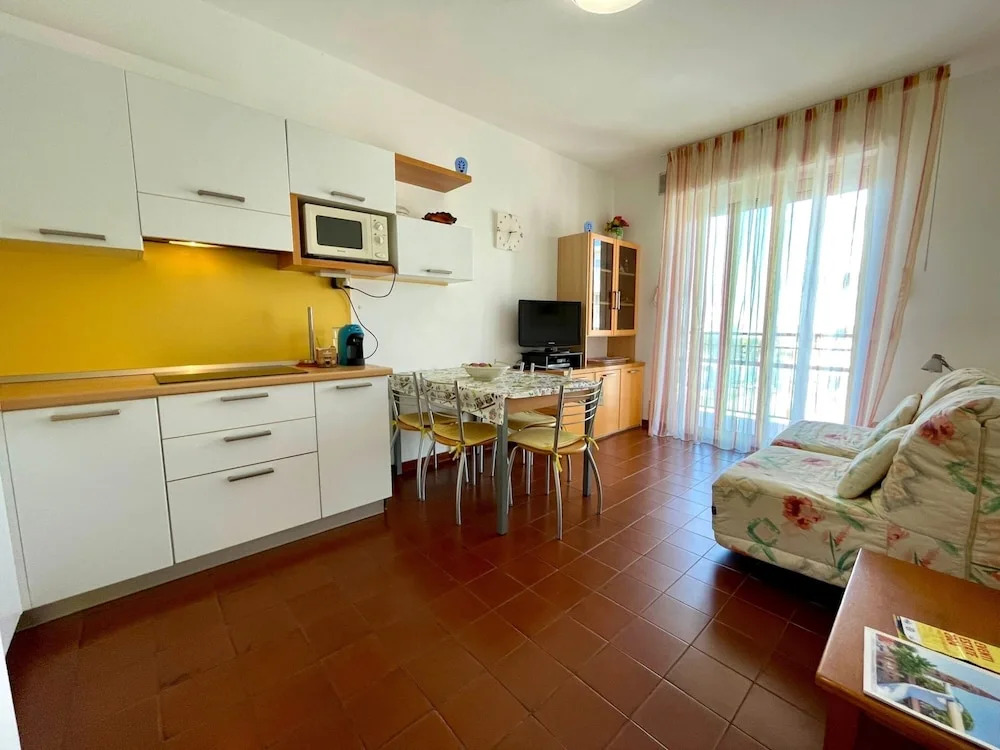 Cozy Apartment With Balcony