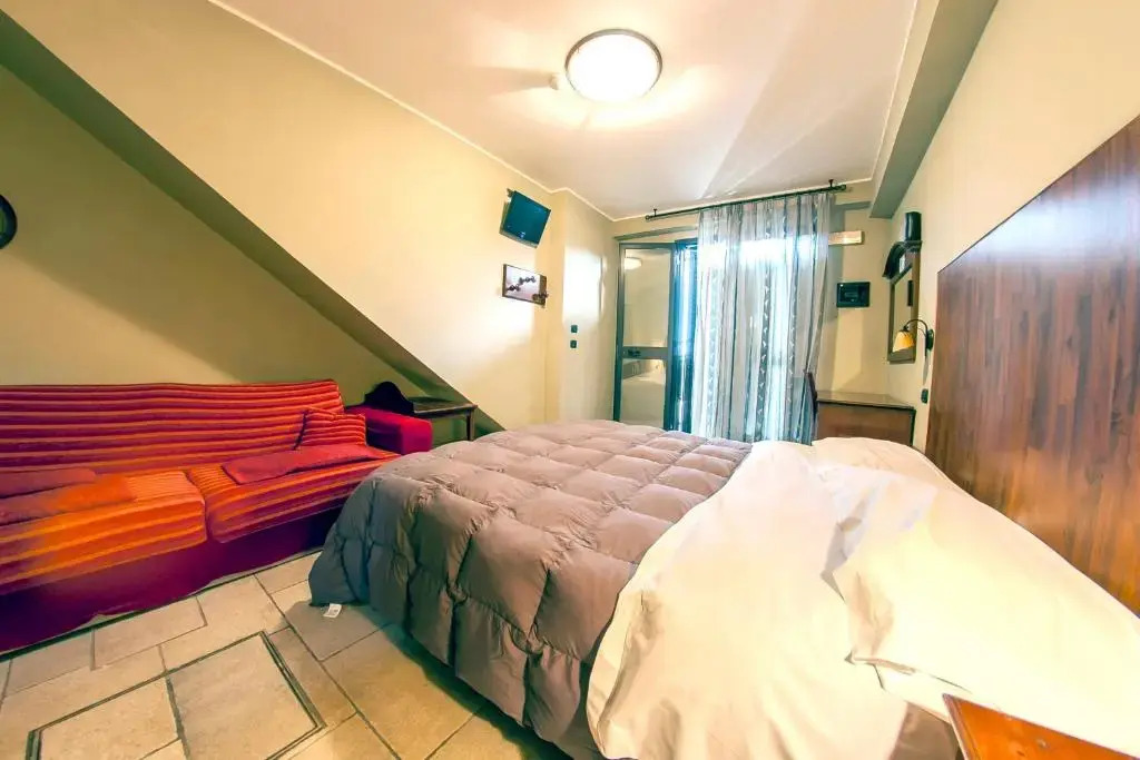 2 bedrooms house at Acireale 10 m away from the beach with sea view balcony and wifi