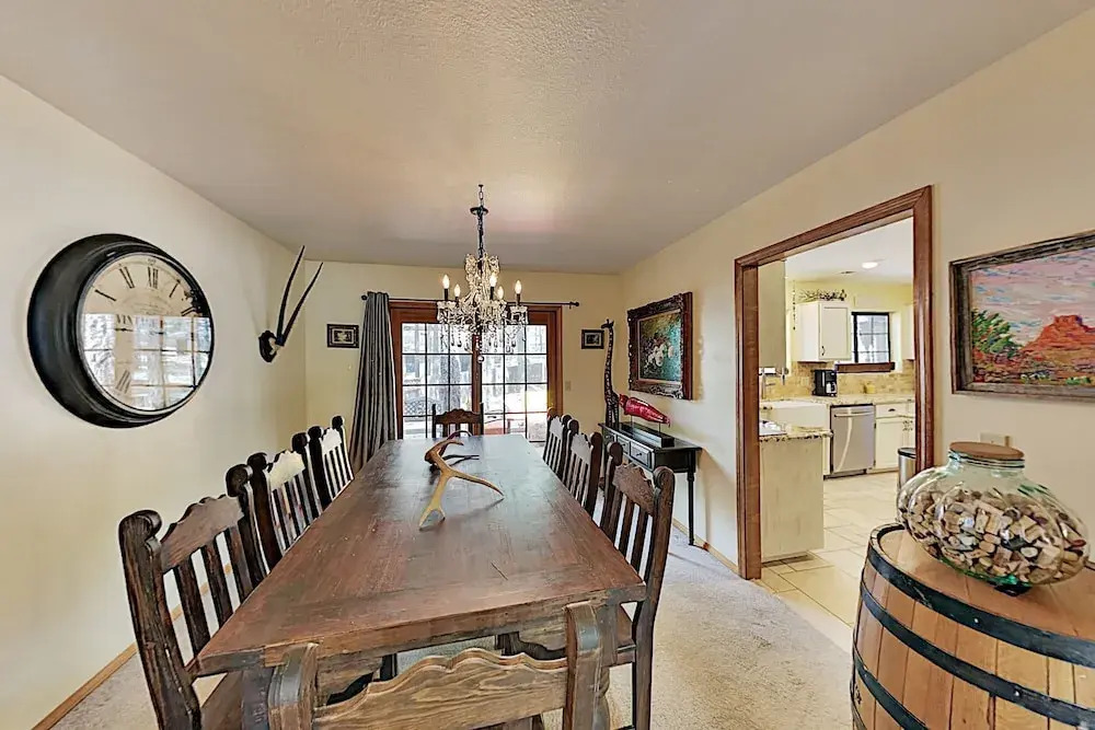 Lavish W/ Hot Tub, Game Room - Near Skiing 4 Bedroom Home