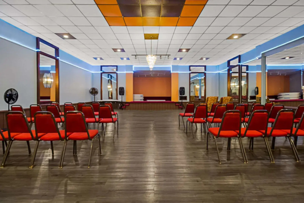Monsoon Inn
