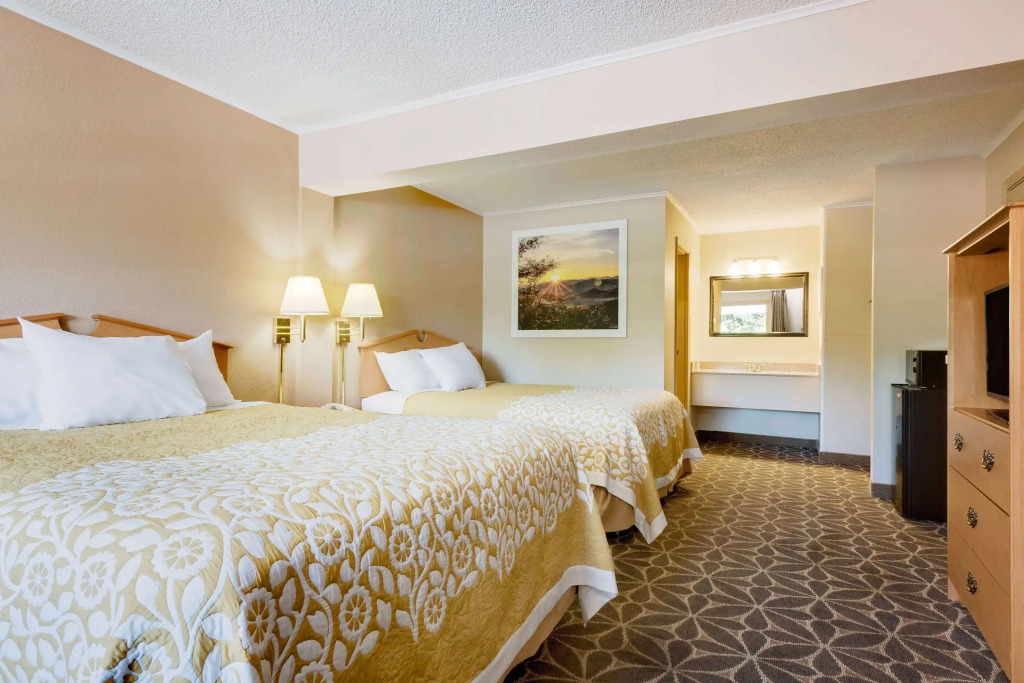 Days Inn by Wyndham Fairmont