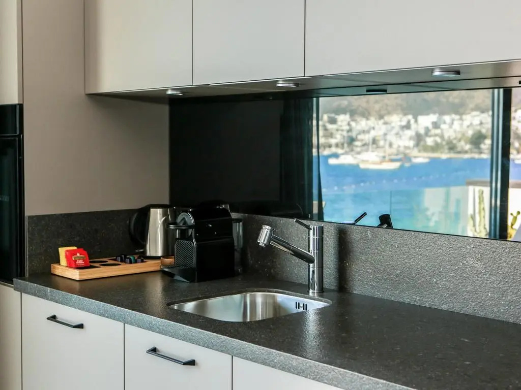 Surfer Caravan Gastro Pub Suites- Adults Only