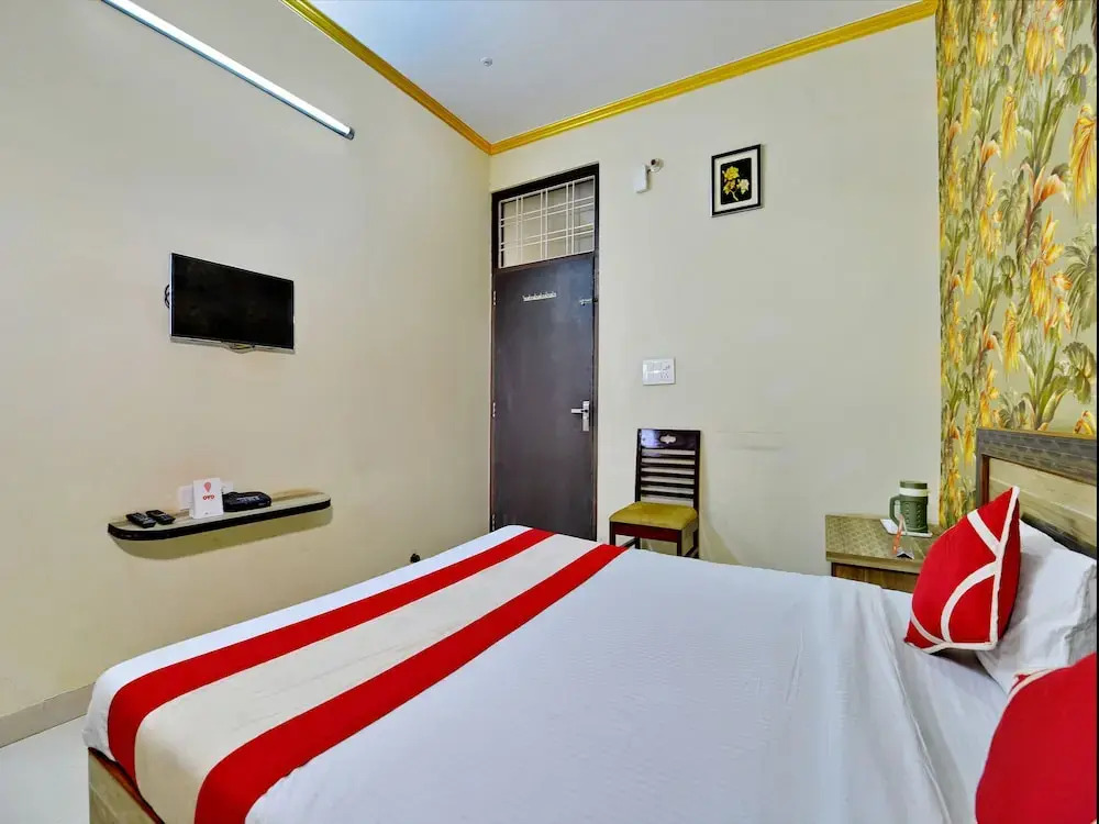 OYO 6670 Hotel Himalaya Tower