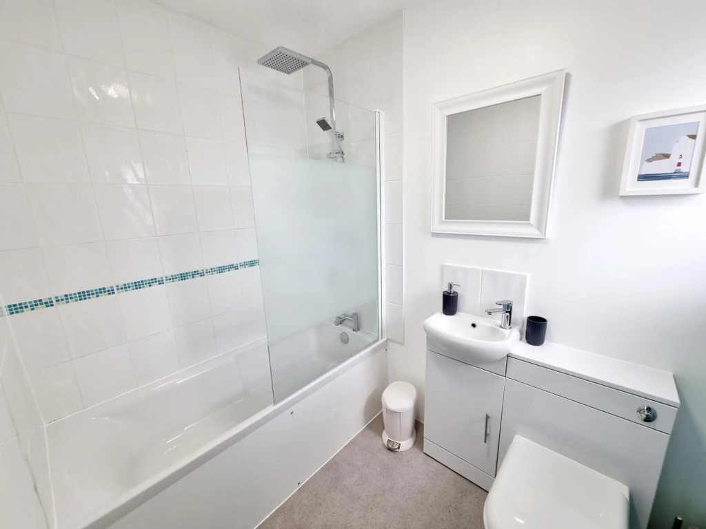 Visit Seaford Apartment - 4 Bedroom - Sleeps 9