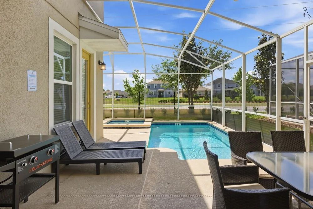 5BR Family Home Pool Theme Beds Space Location