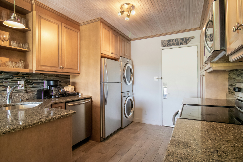 The Oceanfront Litchfield Inn 251