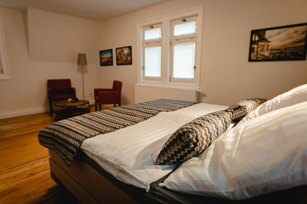 Ferienwohnungen an der Salvatorkirche - zentrales Apartmenthaus mit Terrasse