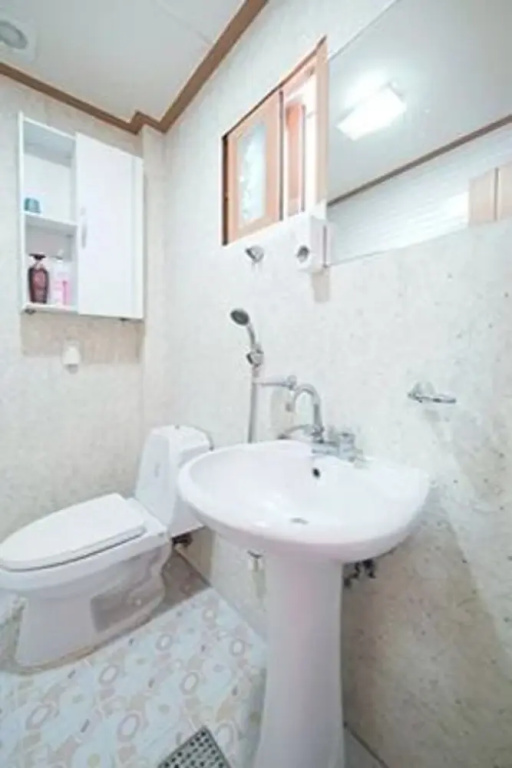 Hongchen Hanok Pine Scent Pension