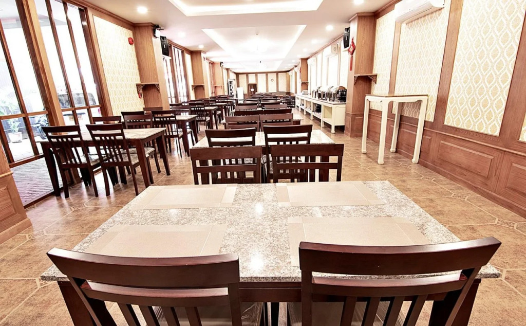 J PLACE HOTEL