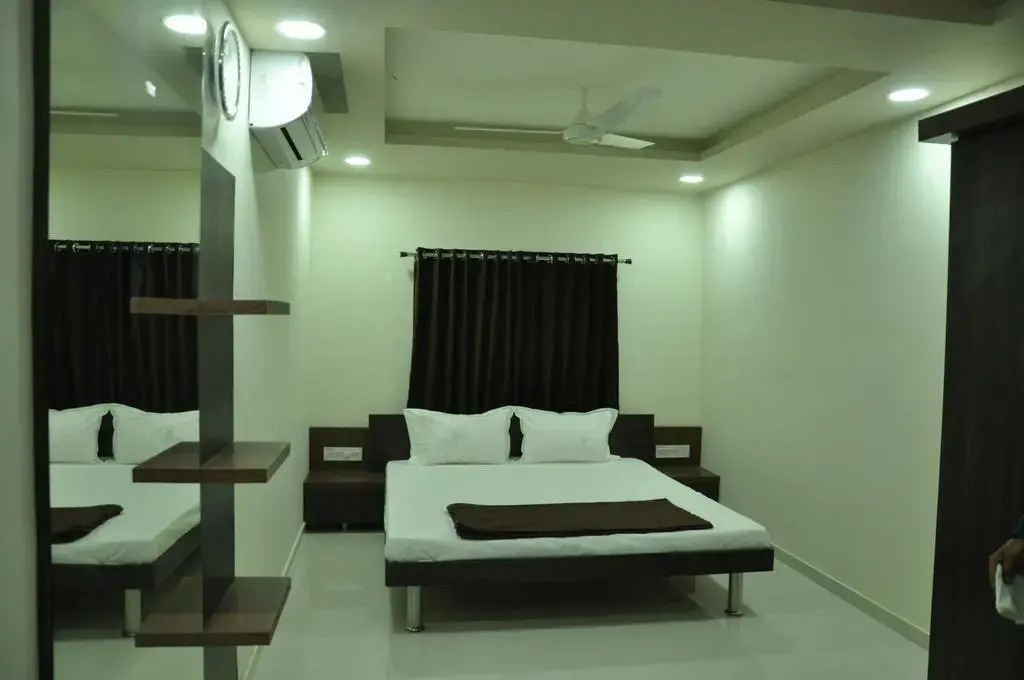 Shivdhara Hotel & Residence