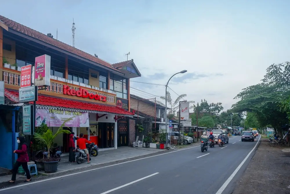 RedDoorz Syariah Near Exit Toll Ngemplak Solo