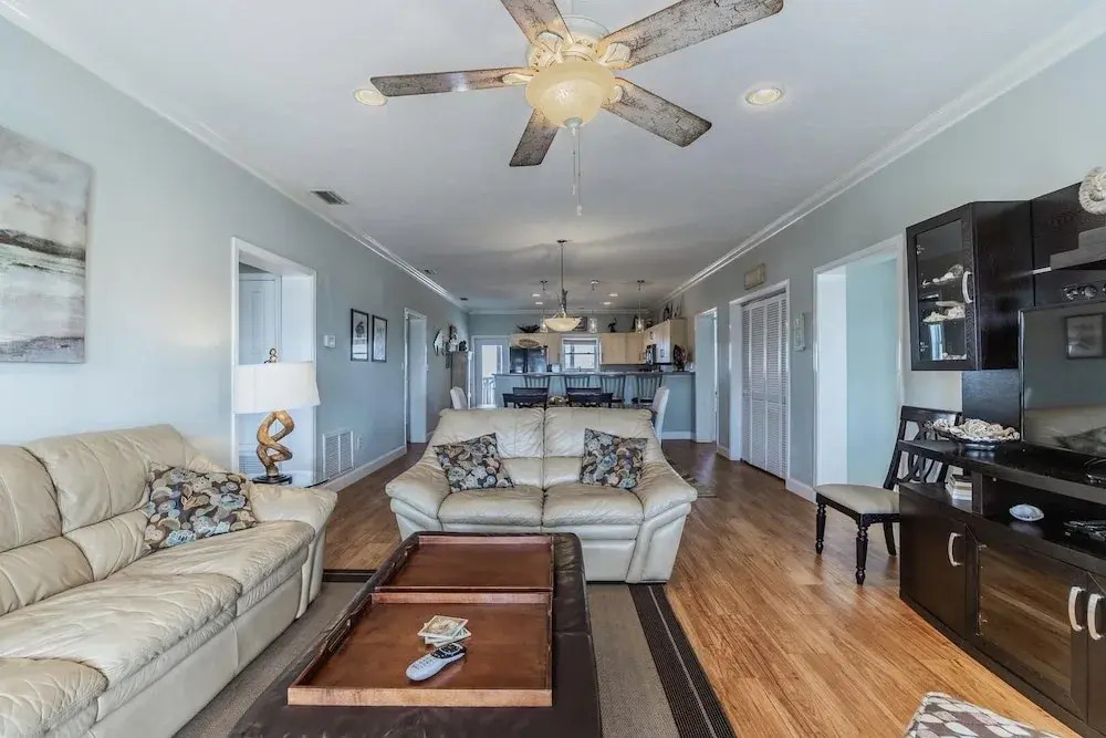 011 Chill Out Dauphin 4 Bedroom Home