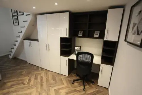 d.Five Riverside Suite