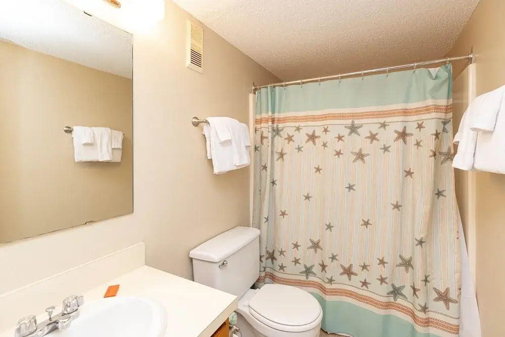 Island Winds East 211 3 Bedroom Condo