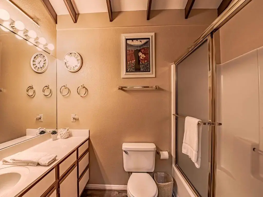 Innjoy, 2 Bedrooms, Pet Friendly, WiFi, Wood Fireplace, Sleeps 4