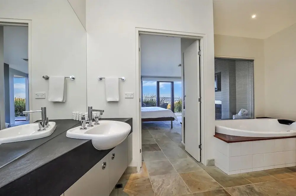 Hearn's Beachside Villa 4