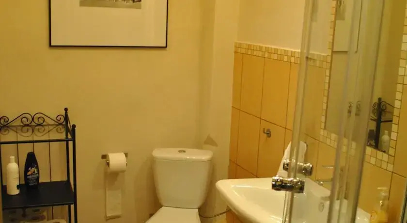 Bedeker Hostel
