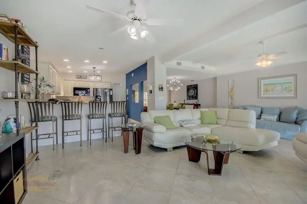 Water Lover's Paradise - Weekly Rental 2 Bedroom Home by Redawning