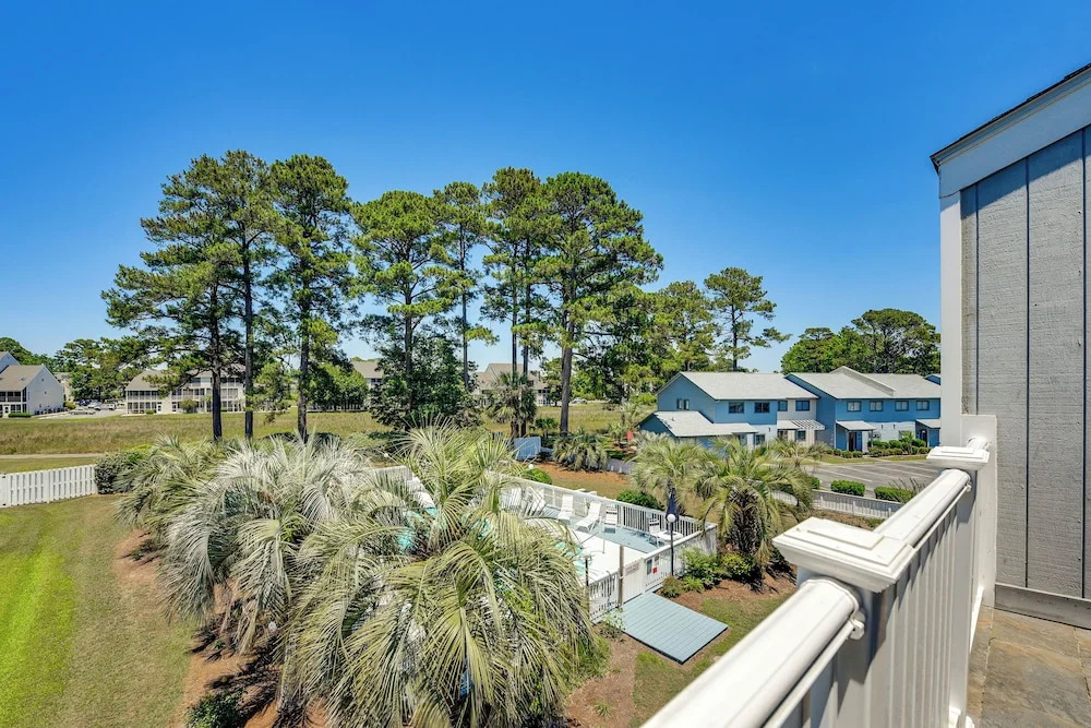 4 Mi to Cherry Grove Beach: Studio w/ Pool!