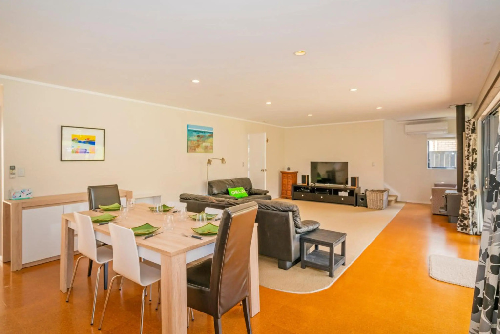 Kowhai Corner - Matarangi Holiday Home