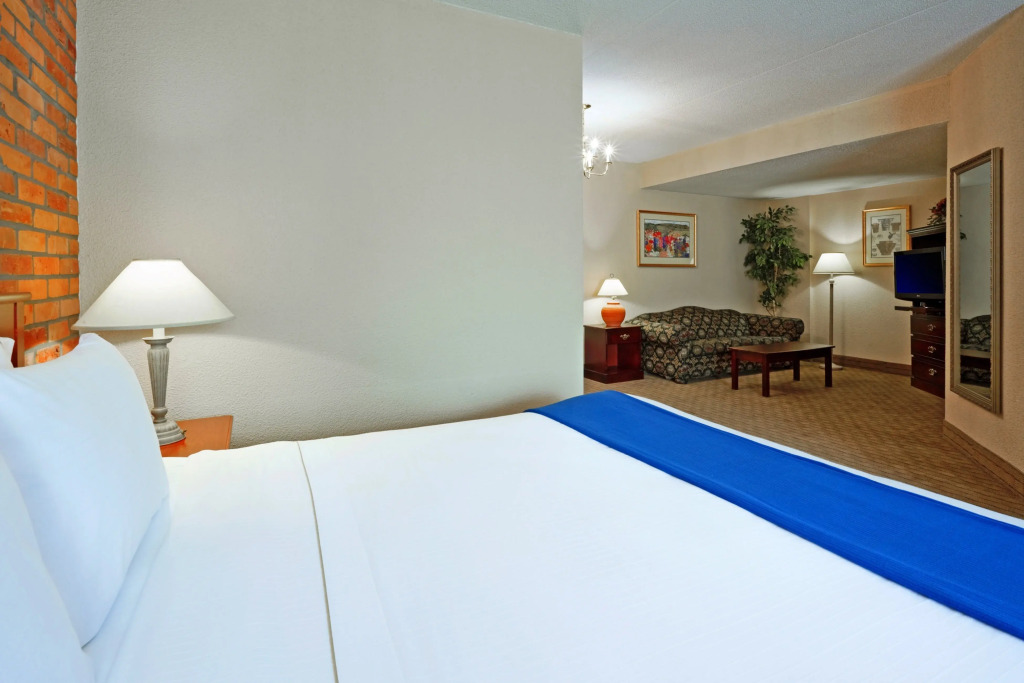 Holiday Inn Express Toronto East - Scarborough by IHG