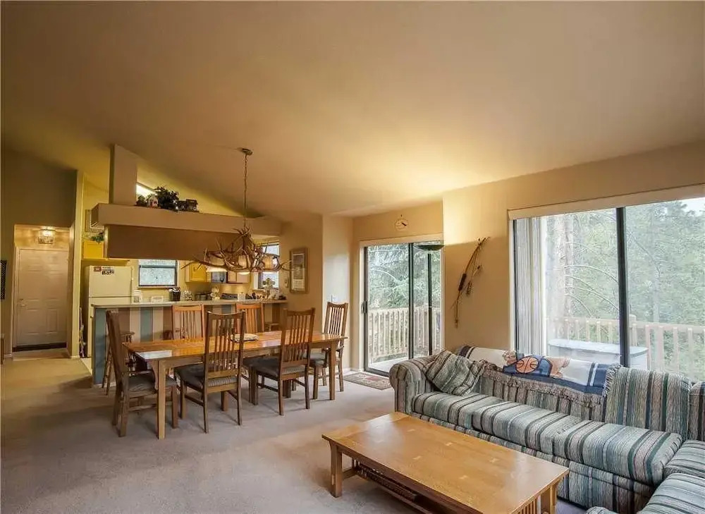 143 Park Forest (Private Home with Hot Tub)