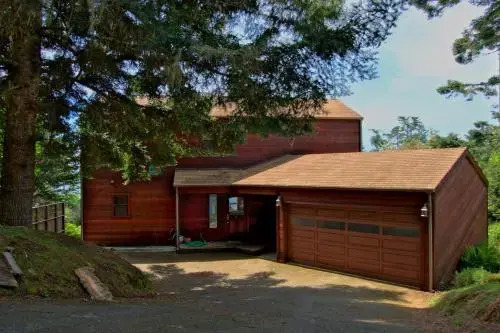 Ocean view home with Fireplace Hot Tub Deck