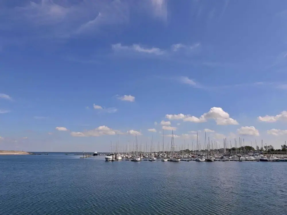 Modern Furnished Detached Bungalow, Located on the Marina