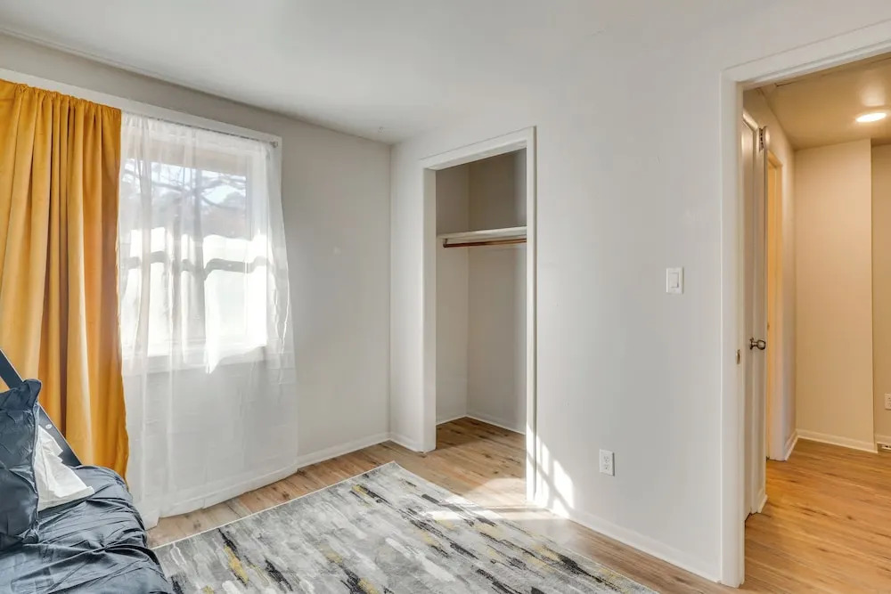 Chic Farmhouse, 3Mi to Lake-pet Friendly & Golfing