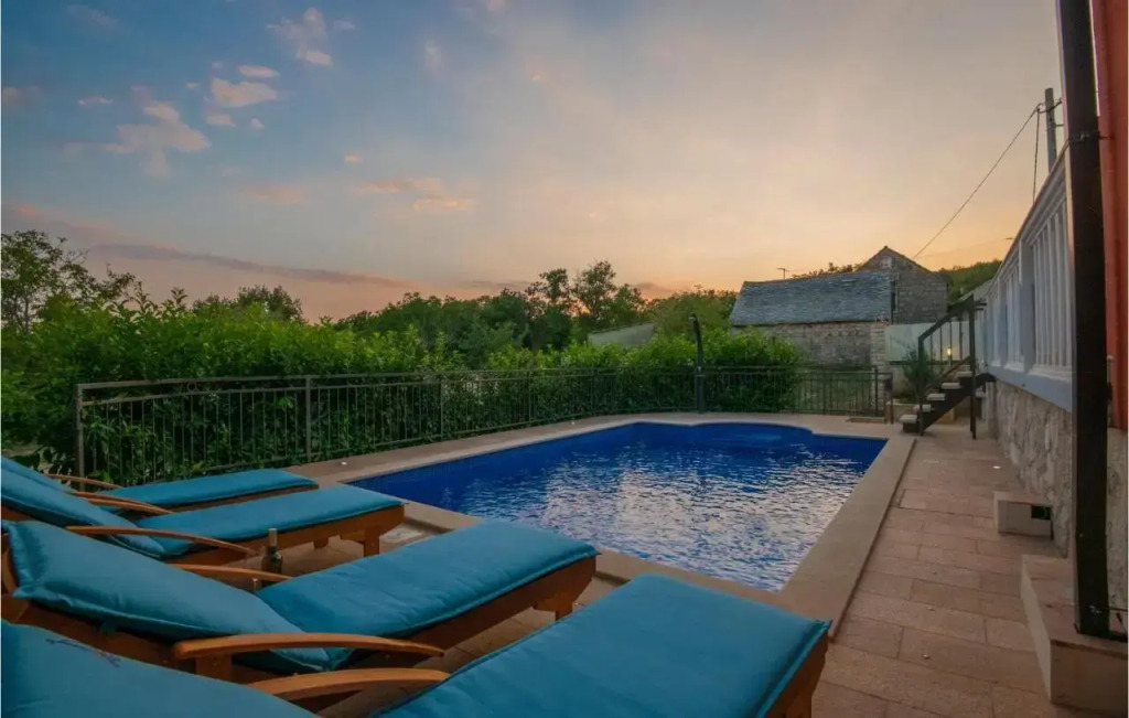 Holiday Home Kresevo with Fireplace 11