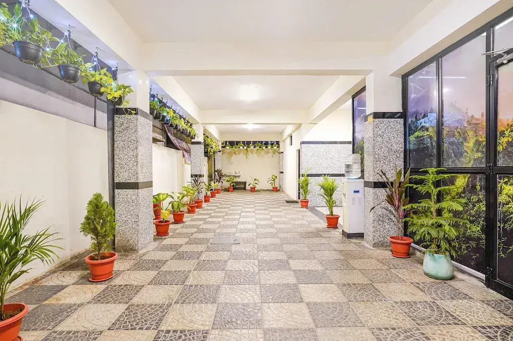 FabHotel Eminent Suites Banjara Hills - Nr LV Prasad EYE Institute