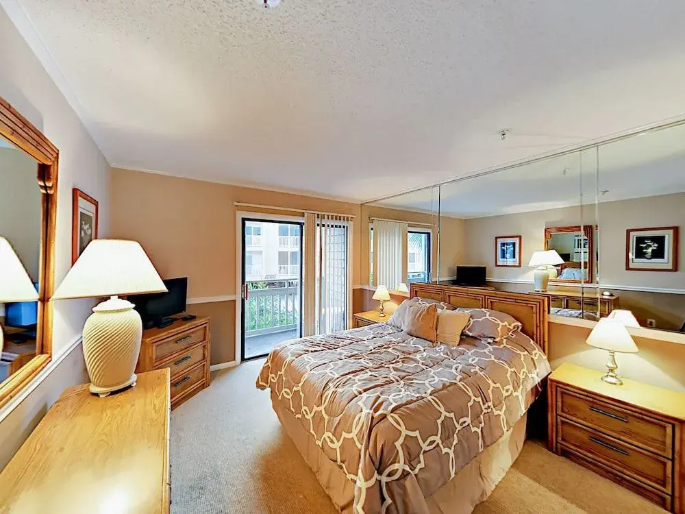 9580 Shore Drive Condo Unit 107