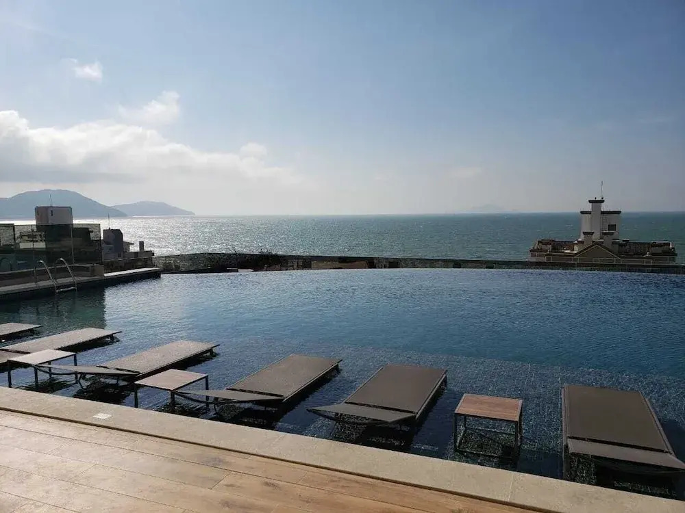 Apartment with Infinity Pool & Panoramic Views - 228