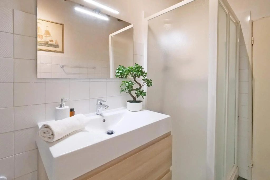 Mint Apartment - Super Central, Quiet, Romantic, close to Finest Restaurants