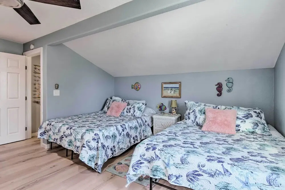 Beachy Rockport Condo w/ Pool & Fishing Pier!