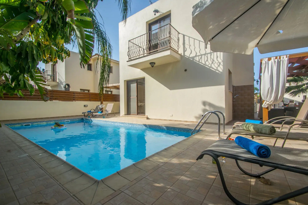 Ismini Lagoon Villa