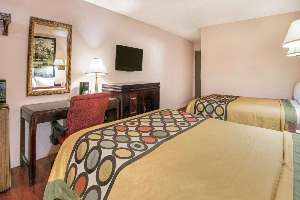 Super 8 by Wyndham San Antonio/I-35 North
